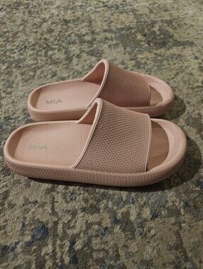 MIA Dusty Pink Textured Slide Sandals